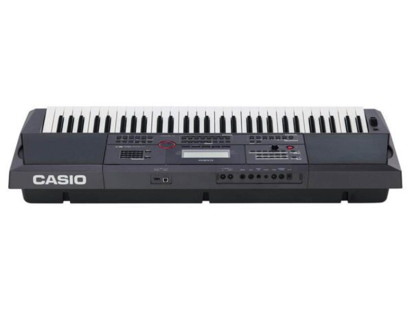 El Teclado Casio CTX5000 es un teclado versátil de 61 teclas sensibles, ideal para músicos que buscan un sonido potente y realista. Equipado con el avanzado motor de sonido AiX, ofrece más de 800 tonos de alta calidad y 235 ritmos integrados. Cuenta con potentes altavoces de 15W, efectos DSP, y una grabadora de 17 pistas para crear y almacenar composiciones. Su conectividad USB y MIDI permite una fácil integración con otros dispositivos, haciéndolo perfecto tanto para estudio como para actuaciones en vivo. Un instrumento dinámico, pensado para músicos exigentes.