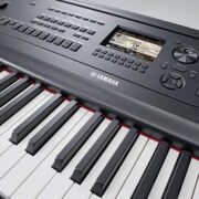 Yamaha DGX-670