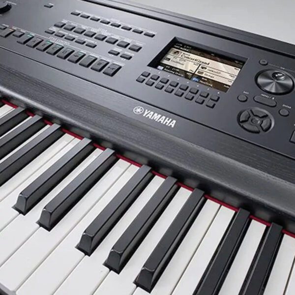 Yamaha DGX-670