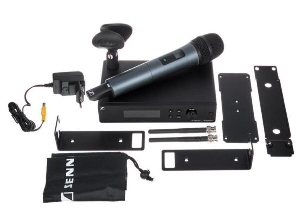 El Sennheiser XSW 2-835 es un micrófono inalámbrico de alta calidad con cápsula cardioide, sonido claro y alcance confiable, ideal para presentaciones en vivo y eventos.
