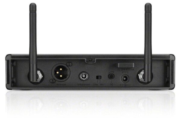 El Sennheiser XSW 2-835 es un micrófono inalámbrico de alta calidad con cápsula cardioide, sonido claro y alcance confiable, ideal para presentaciones en vivo y eventos.