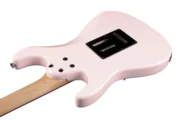 La Guitarra Electrica Rosada Ibanez AZES 40 es una guitarra eléctrica versátil y moderna, ideal para guitarristas de todos los niveles. Con cuerpo de álamo, mástil de arce y diapasón de jatoba, ofrece un tono equilibrado y cómodo. 