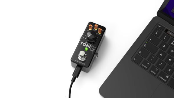 Pedal compacto de modelado por IA con 3 presets, sonido profesional y compatibilidad total con TONEX. Ideal para escenario o estudio.