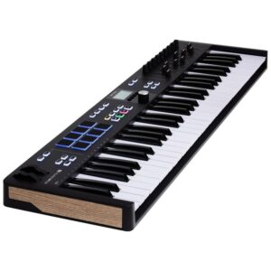 Controlador MIDI de 61 teclas con pads RGB, faders, perillas y control total de tu DAW. Incluye Analog Lab V, Ableton Live Lite y más.