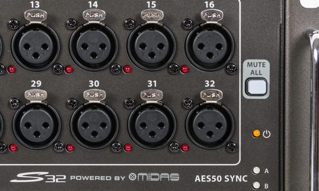 INTERFAZ BEHRINGER S32