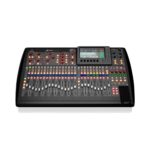 Consola digital Behringer X32 de 40 canales con preamplificadores MIDAS y efectos integrados, disponible en MUSIVERSO, Comprala HOY.