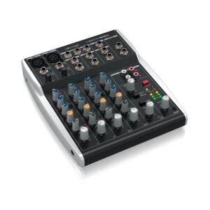 Control Total: Salidas principales, Sala de Control y Auriculares dedicadas, además de Envío FX para procesadores externos.